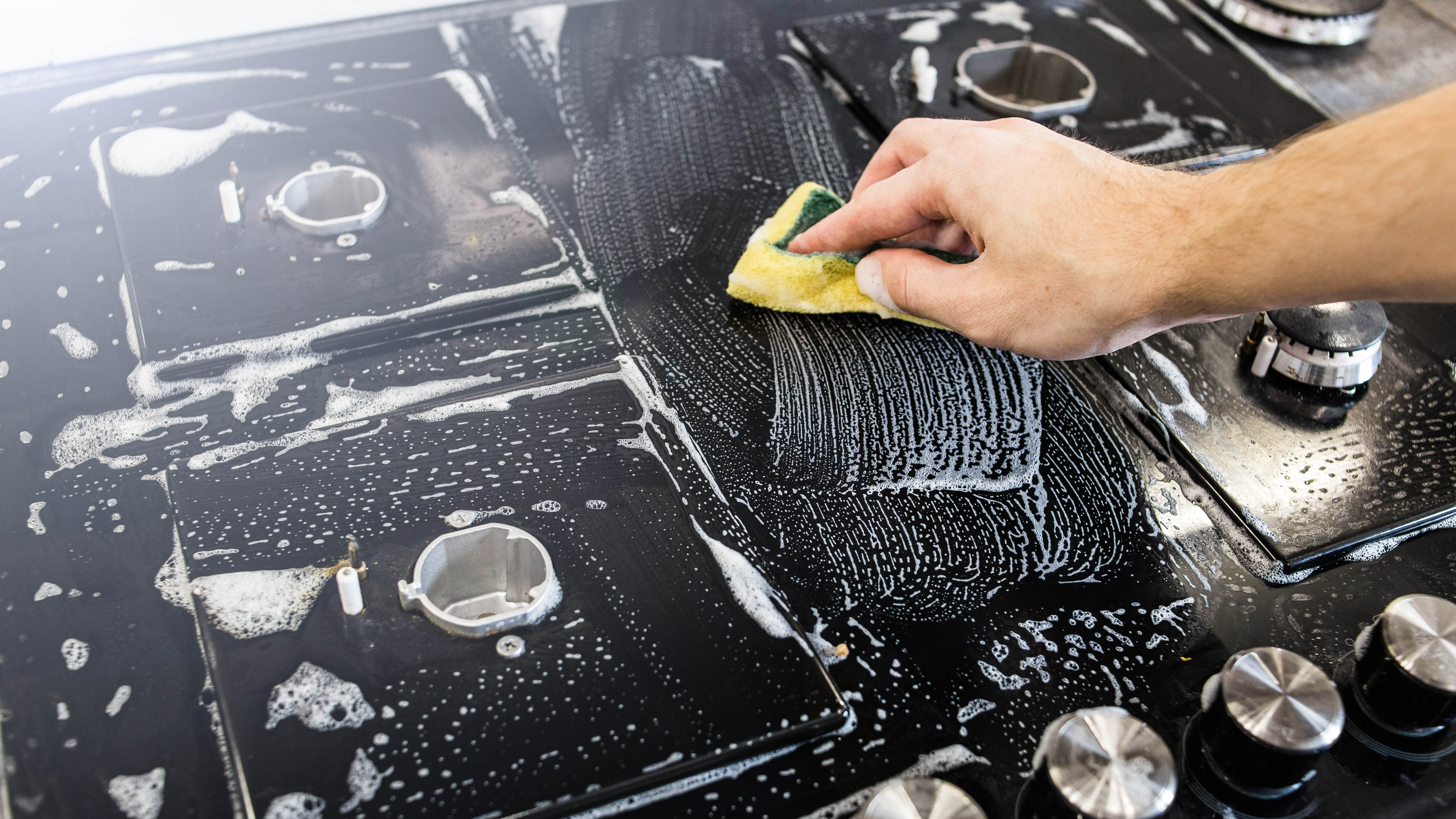 Cleaning a gas cooktop